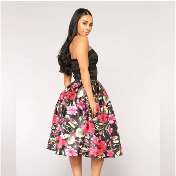 Black Bandage Tube Top Floral Skirt - Picture 3 of 6